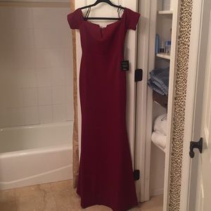 Lulu’s size S Lynne Burgundy Off The Shoulder Maxi